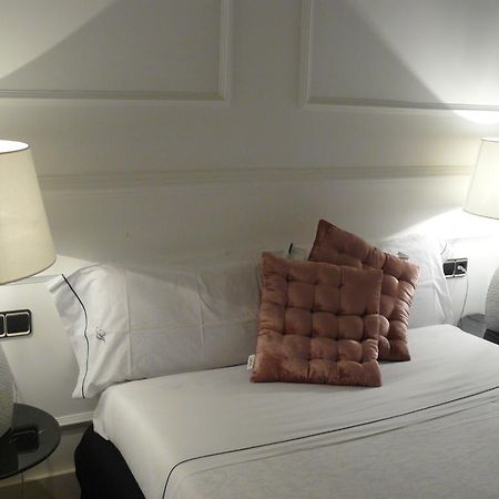 Apartamentos Manzana Madrid Room photo