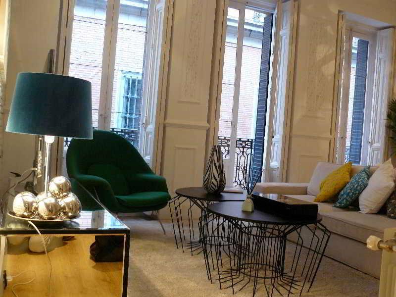 Apartamentos Manzana Madrid Exterior photo